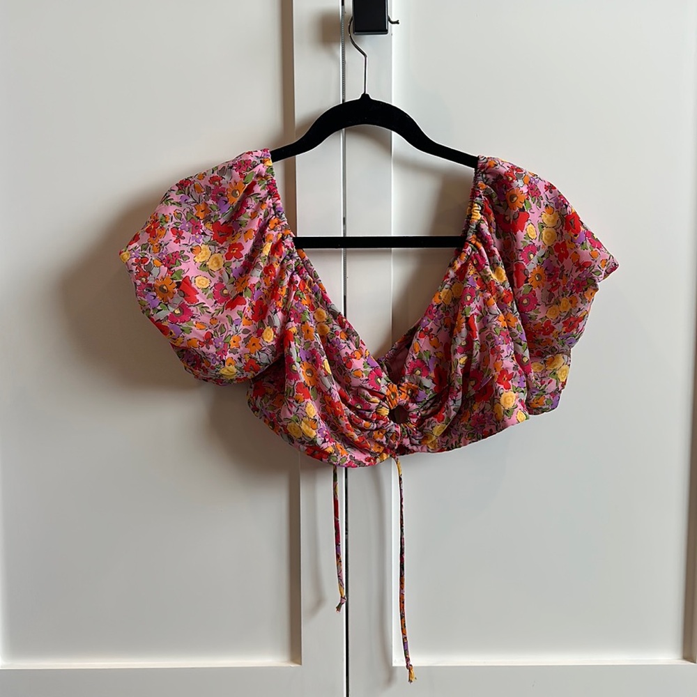 Pink floral micro crop top with tie back and puff sleeves.